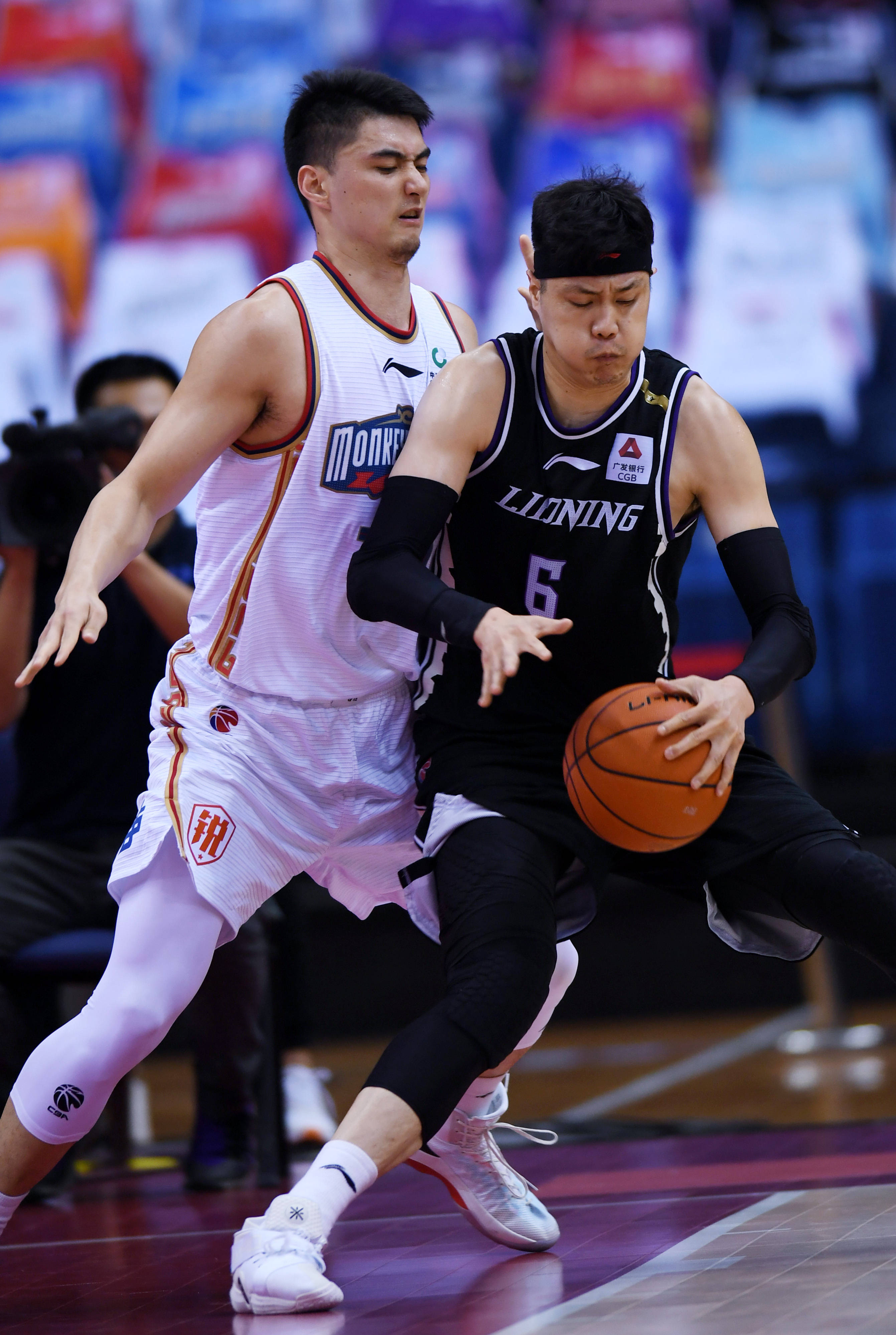 从而在多项 从而在多项